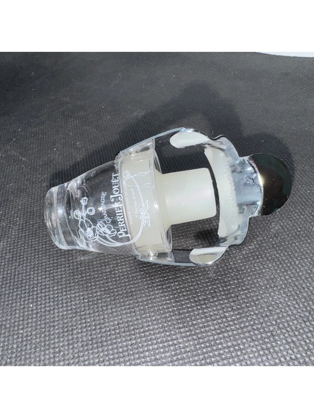 PERRIER JOUET CHAMPAGNE BOTTLE STOPPER/ BOUCHON/ FIZZ SAVER MADE IN ITALY White